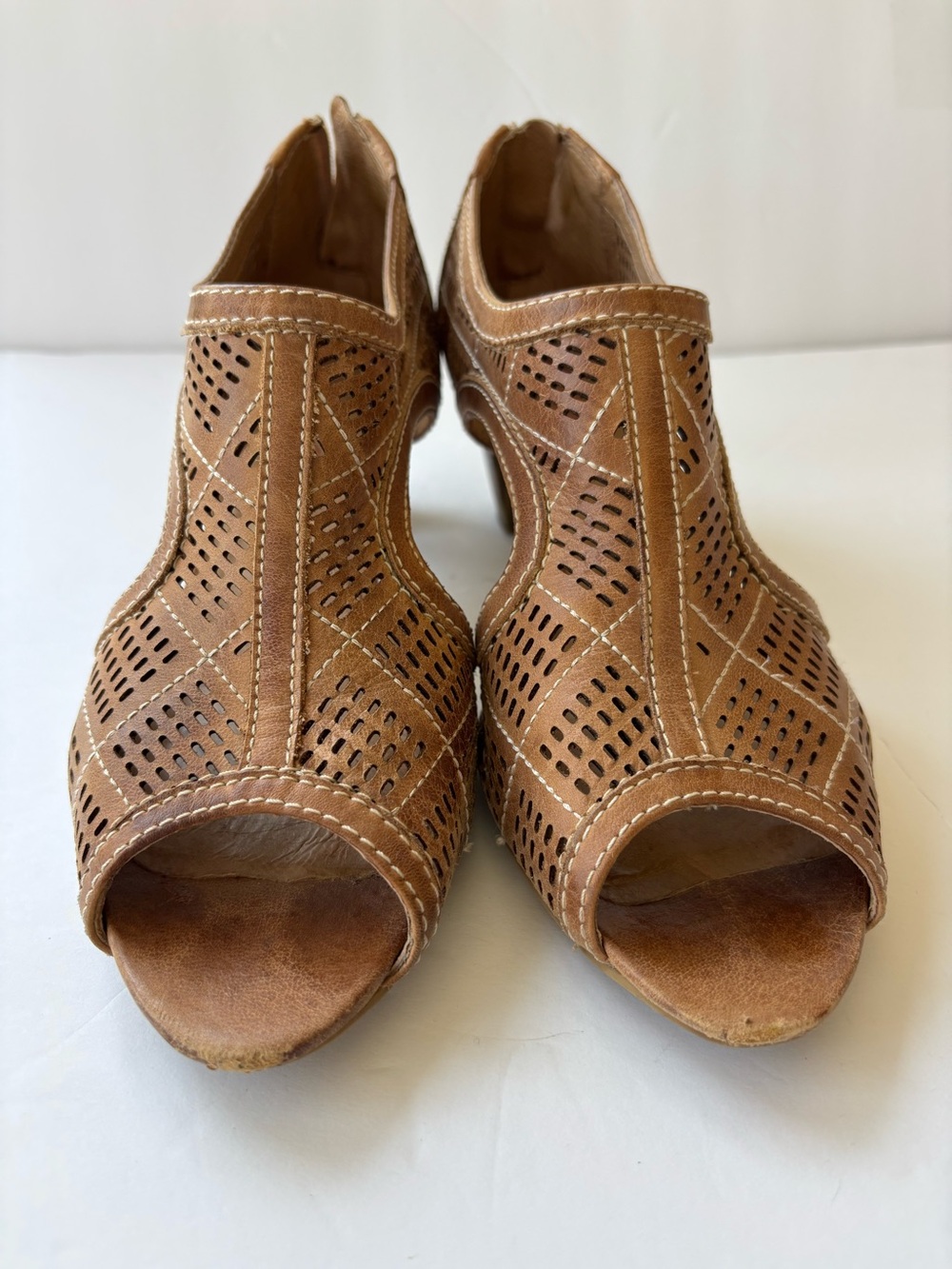 Pikolinos Women's Tan Perforated Peep-Toe Heels